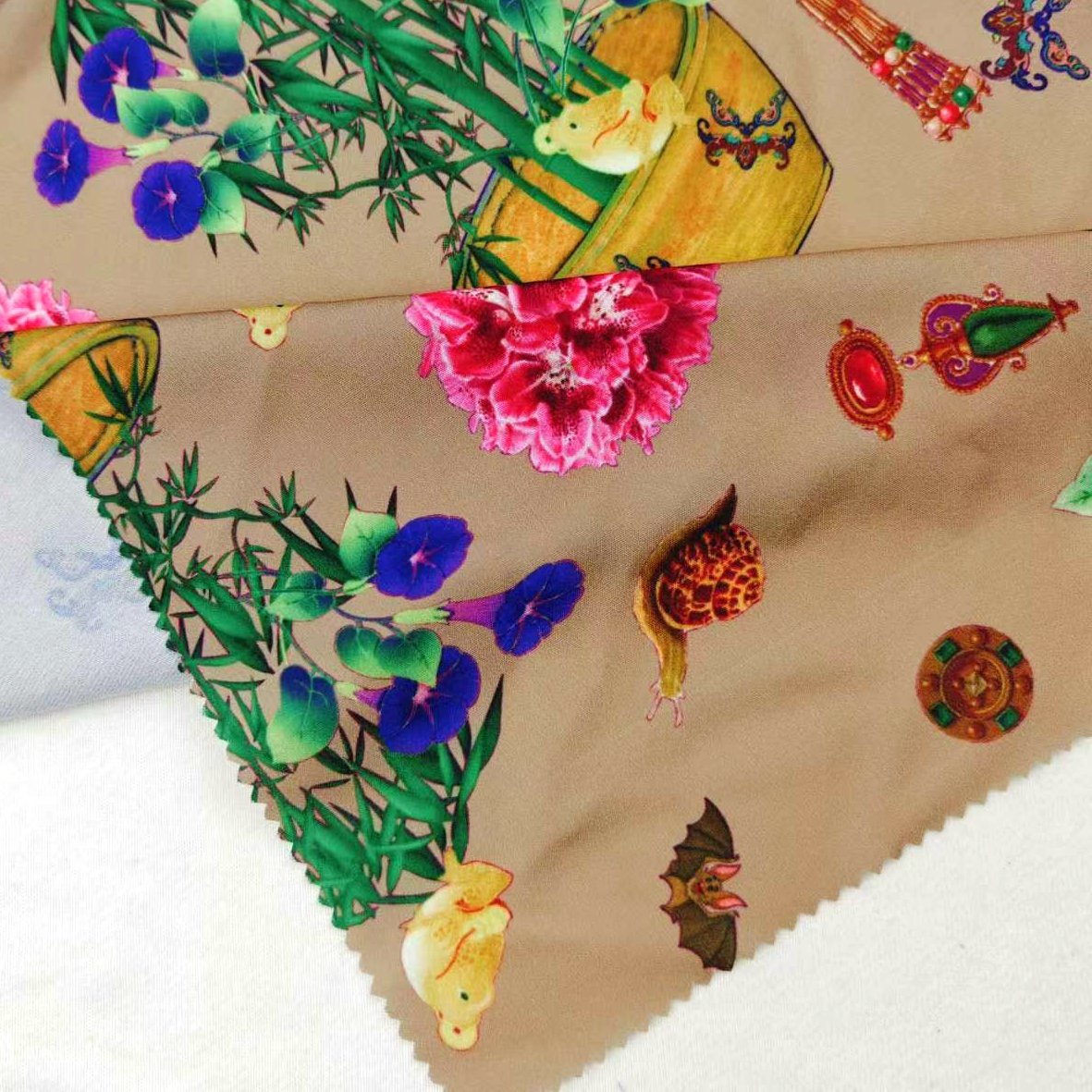 Yantu textile Custom Digital Printing Fabrics Wholesale 100% Polyester Fabric for Cloth