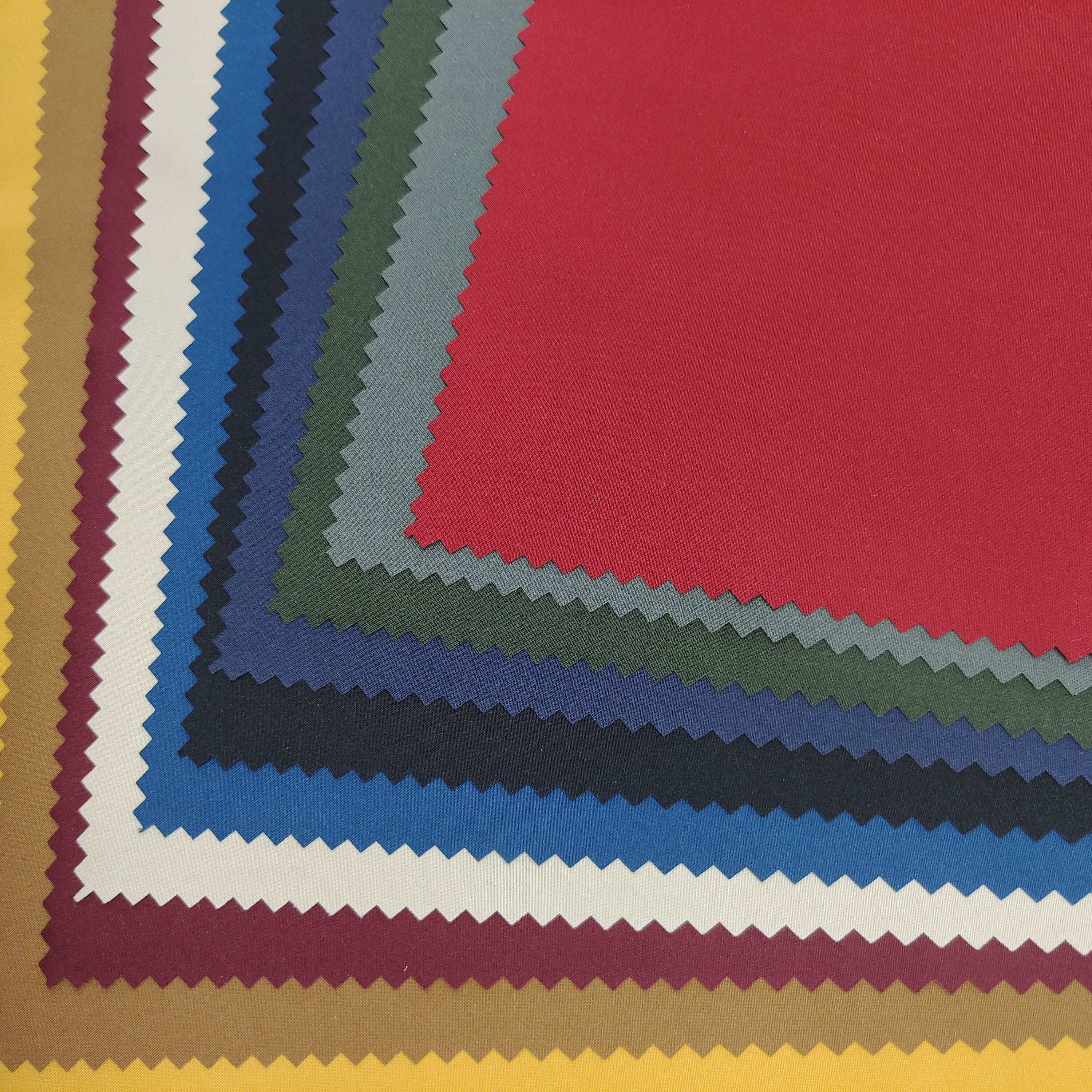 2022 high quality and high stretch 50D pongee tpu waterproof fabric for winter down jacket sportswear garment lining fabric