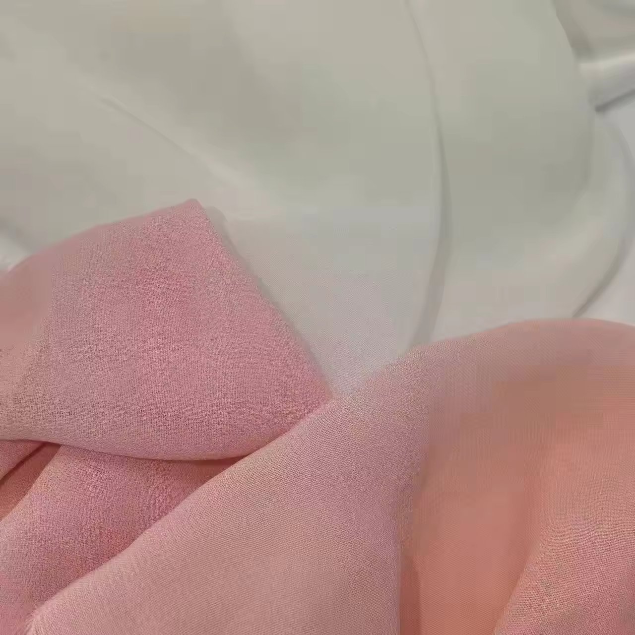 Beautiful Women's Dress 100% Polyester Fabric Cool and Breathable 75D Chiffon Woven Textile