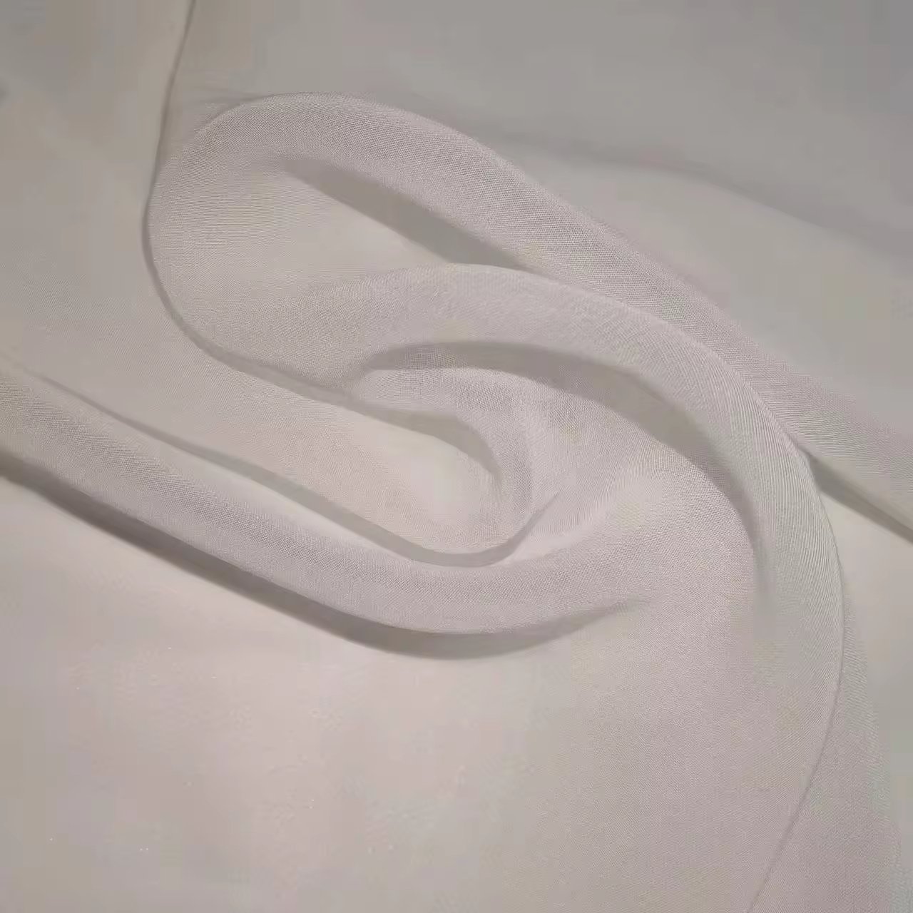 Beautiful Women's Dress 100% Polyester Fabric Cool and Breathable 75D Chiffon Woven Textile