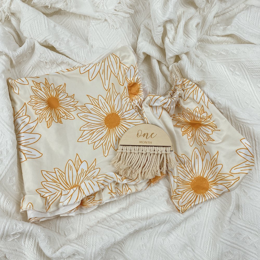 Multi use daisy design double gauze fringe swaddle breathable lightweight fabric throw blanket