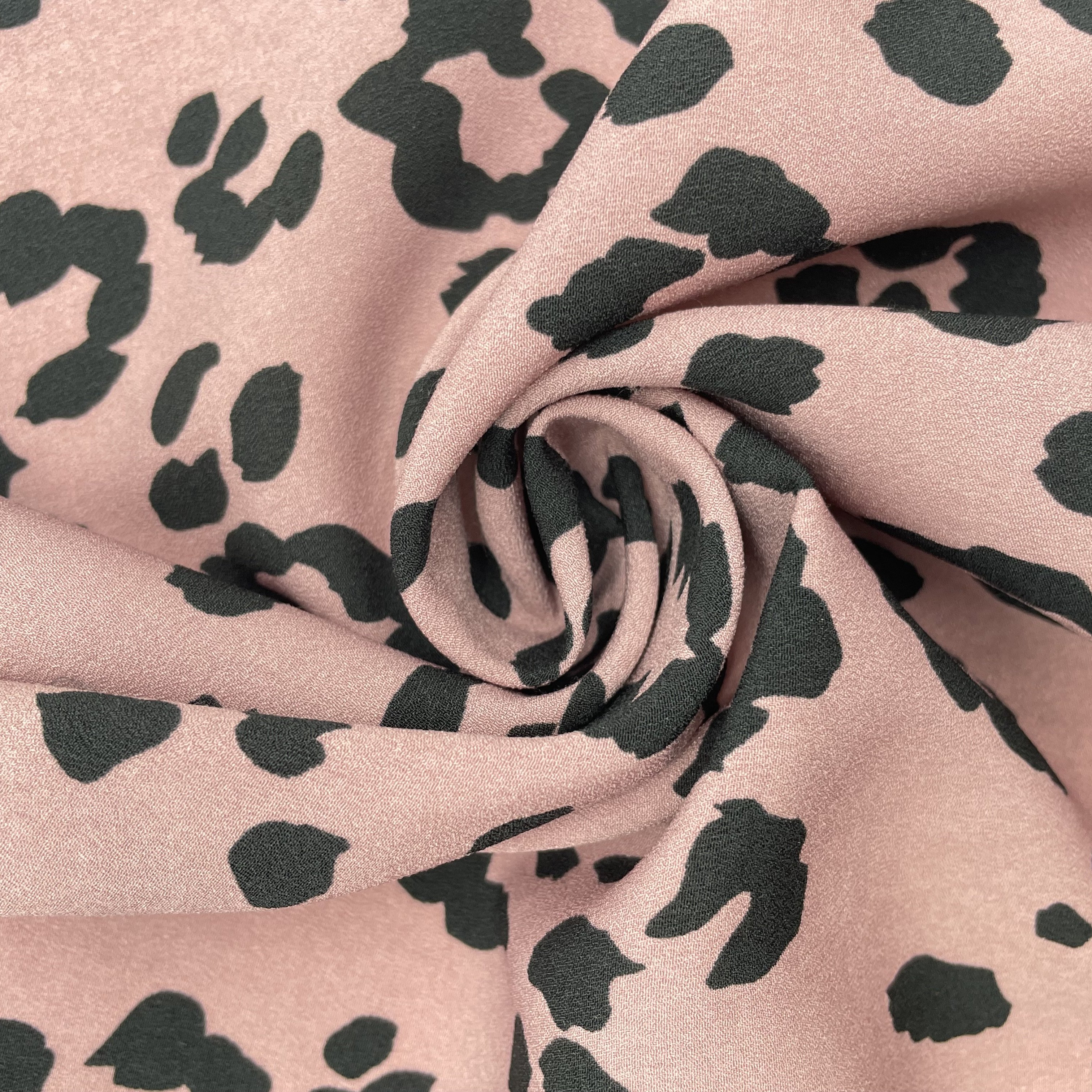 Accept customized soft animal leopard print polyester woven clothing fabric