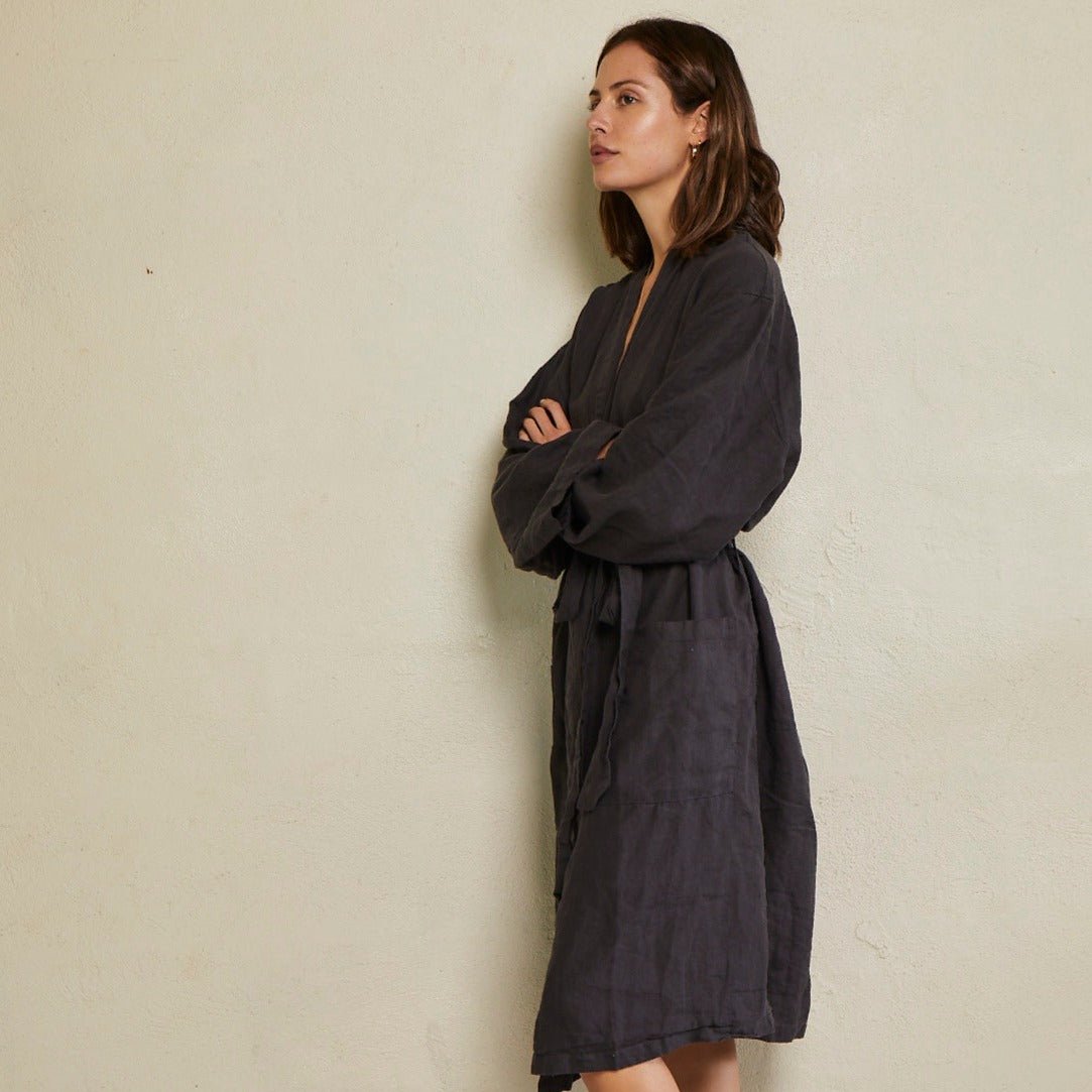 Wholesale 100% Linen Fabric Solid Dyed Customized Comfortable Soft roll of Fabric For Clothing