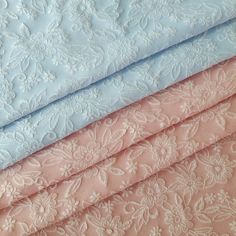 The factory outlet 170gsm big flowers pattern embossed stretch jacquard polyester fabric for clothing