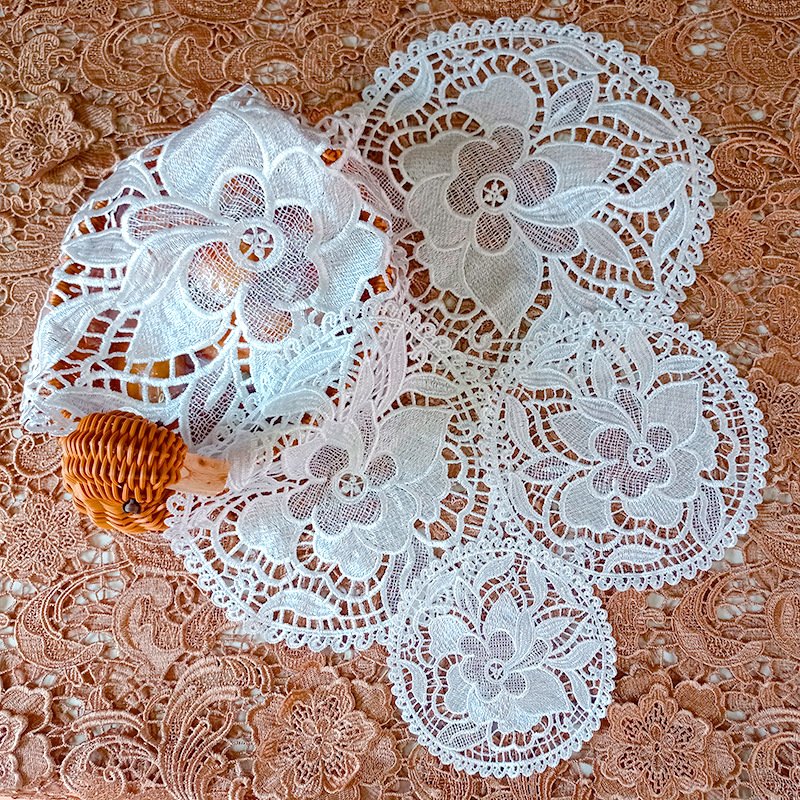 Luxury lace embroidered table plate heat cushion for fabric decoration
