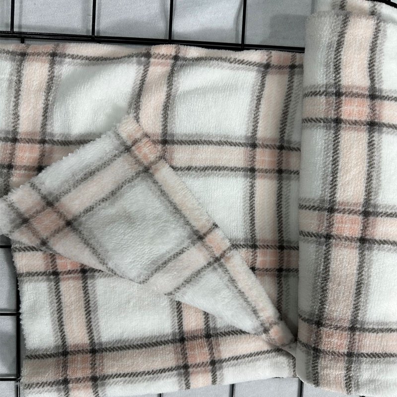 Hot Sell Comfortable and Soft Plaid Printed Coral Velvet Fabric for Pajamas Home Clothes Blanket