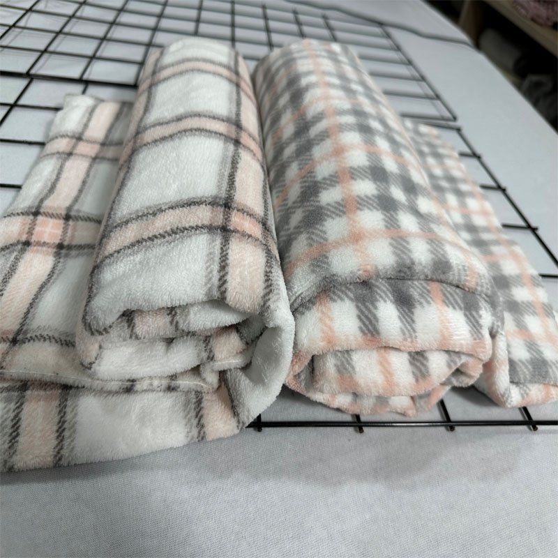 Hot Sell Comfortable and Soft Plaid Printed Coral Velvet Fabric for Pajamas Home Clothes Blanket