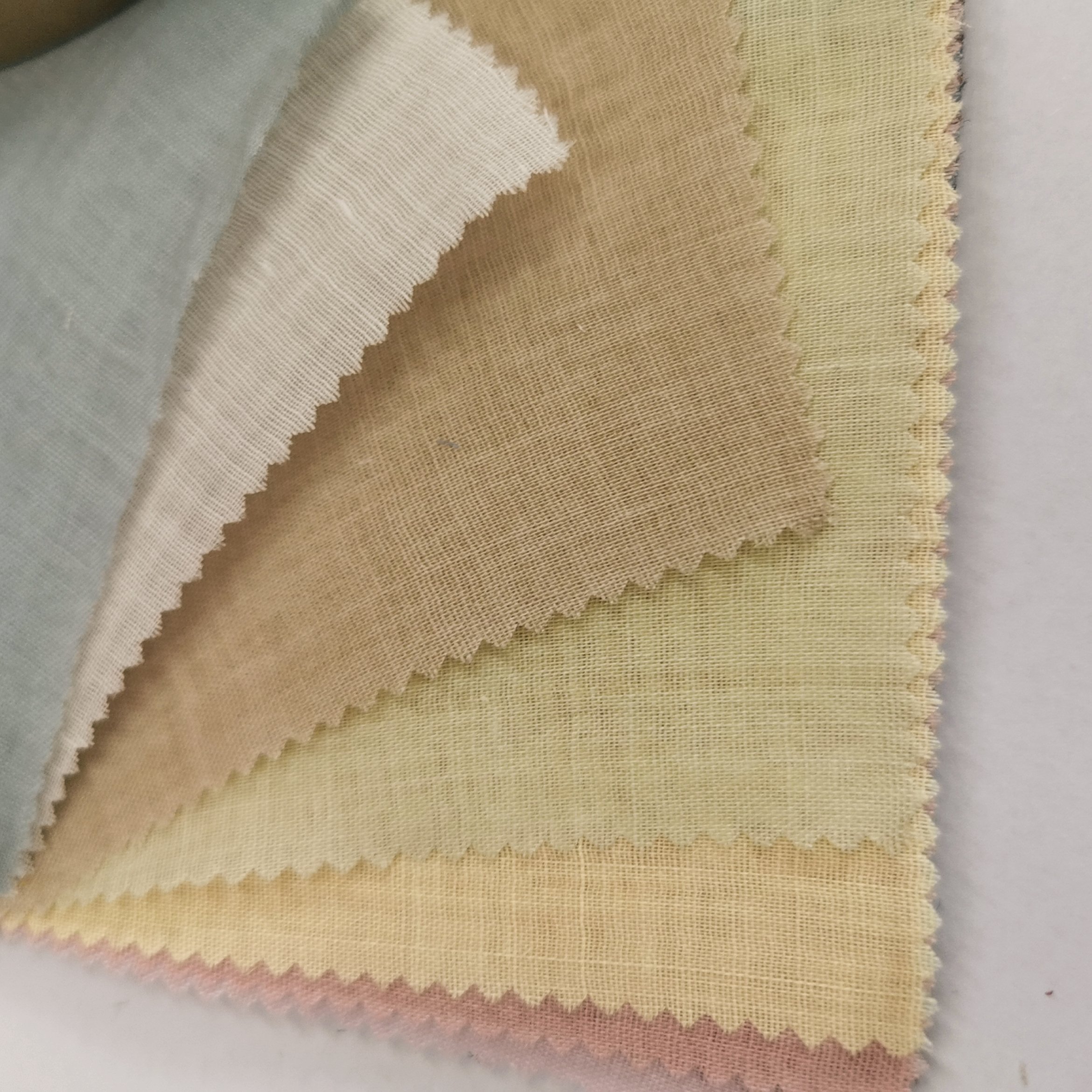 New Year High Quality 100% Linen Fabric Hot-Selling Lightweight Plain Dyed in Hot Colors for Summer Clothes Fashion Apparel