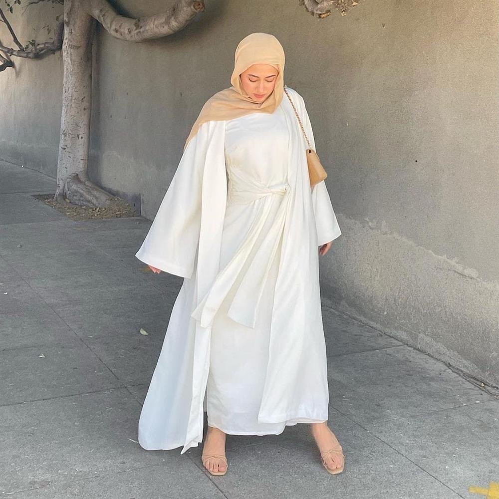 Hot selling satin fabric wholesale high quality woven low price spandex polyester satin fabric for women dress and pajamas
