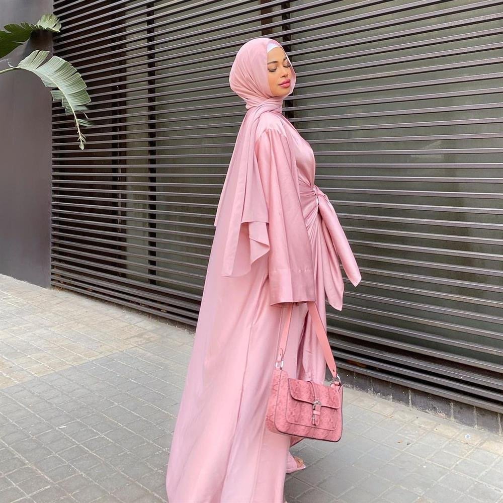 Hot selling satin fabric wholesale high quality woven low price spandex polyester satin fabric for women dress and pajamas