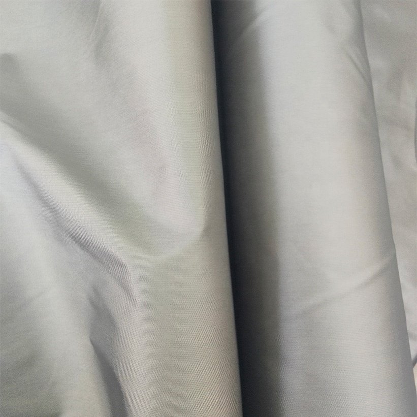 wholesale Polyester taffeta 300T down proof windproof fabric for puffer and windbreaker