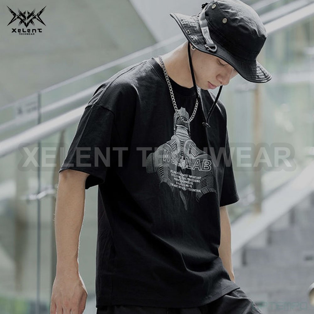 OEM Customized Men's Techwear Style T-Shirt - Techwear Design, Functional Pockets, High-Tech Fabric