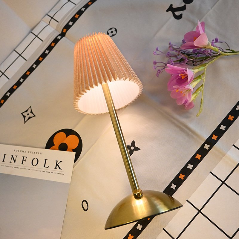 New Arrival Luxury Rechargeable Cordless Touch Control Dimmable Metal Table Lamp With Pleated Shade For Home Bar