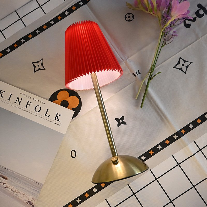 New Arrival Luxury Rechargeable Cordless Touch Control Dimmable Metal Table Lamp With Pleated Shade For Home Bar