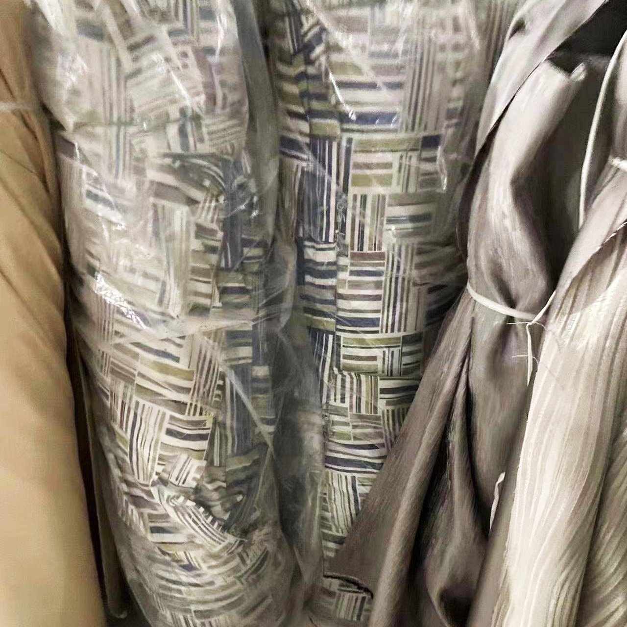 Shaoxing YongCheng Stock Fabric Factory Direct 100% Polyester High Weight Blackout Jacquard Curtain Fabric