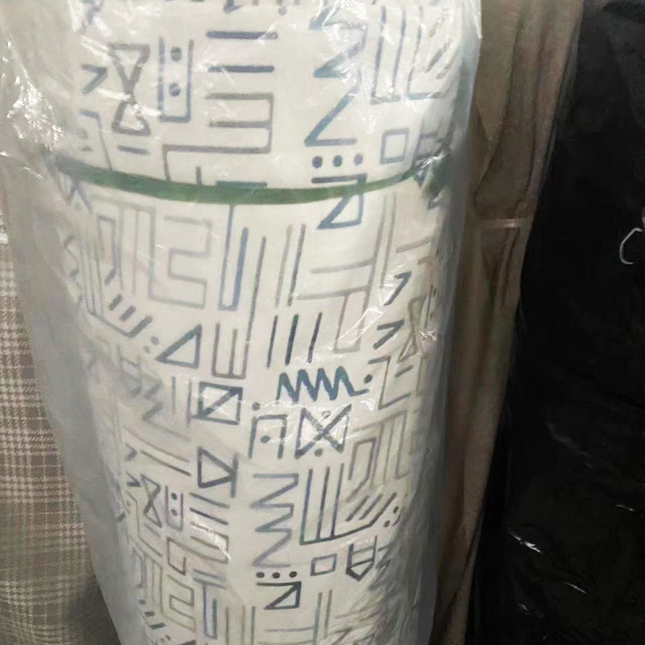 Shaoxing YongCheng Stock Fabric Factory Direct 100% Polyester High Weight Blackout Jacquard Curtain Fabric