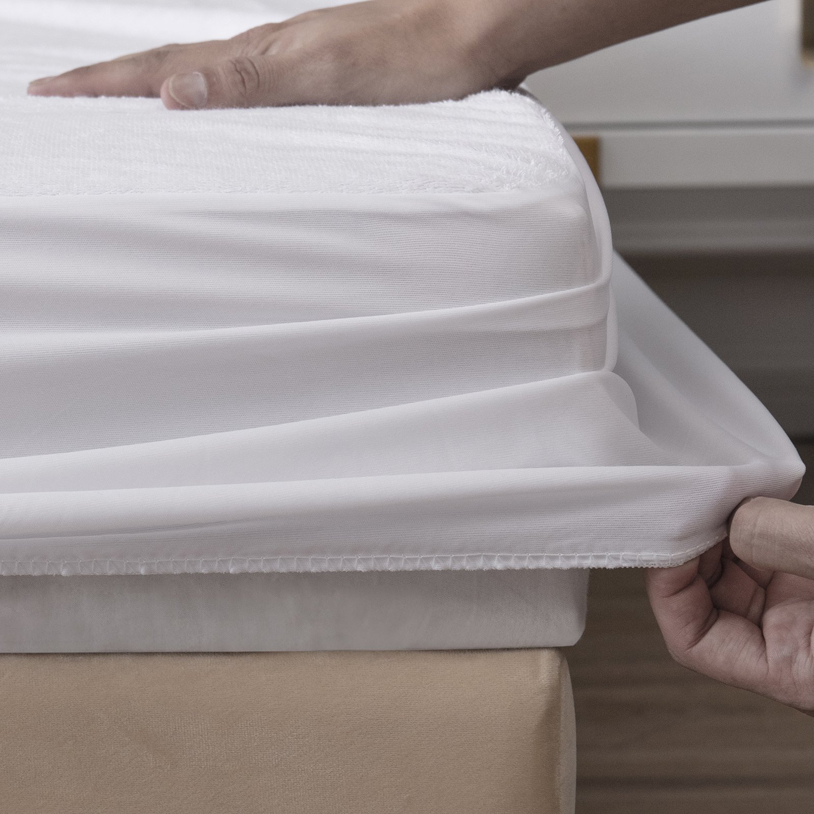 China waterproof mattress protector manufacturer 100% polyester Terry bed protector with TPU waterproof