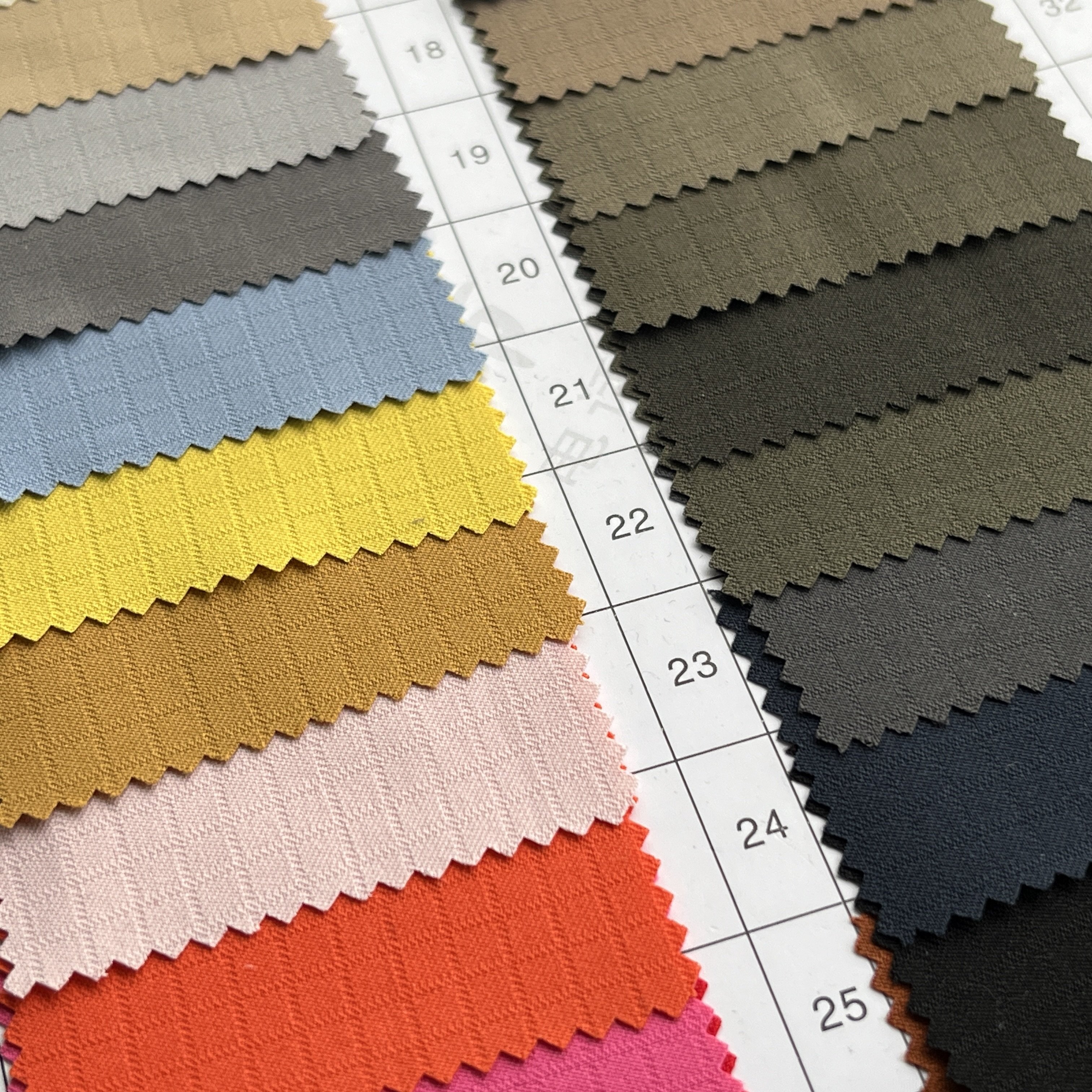 Multicolor Wrinkle Resistant Light Weight Woven 100 Polyester Ripstop Fabric For men's trousers
