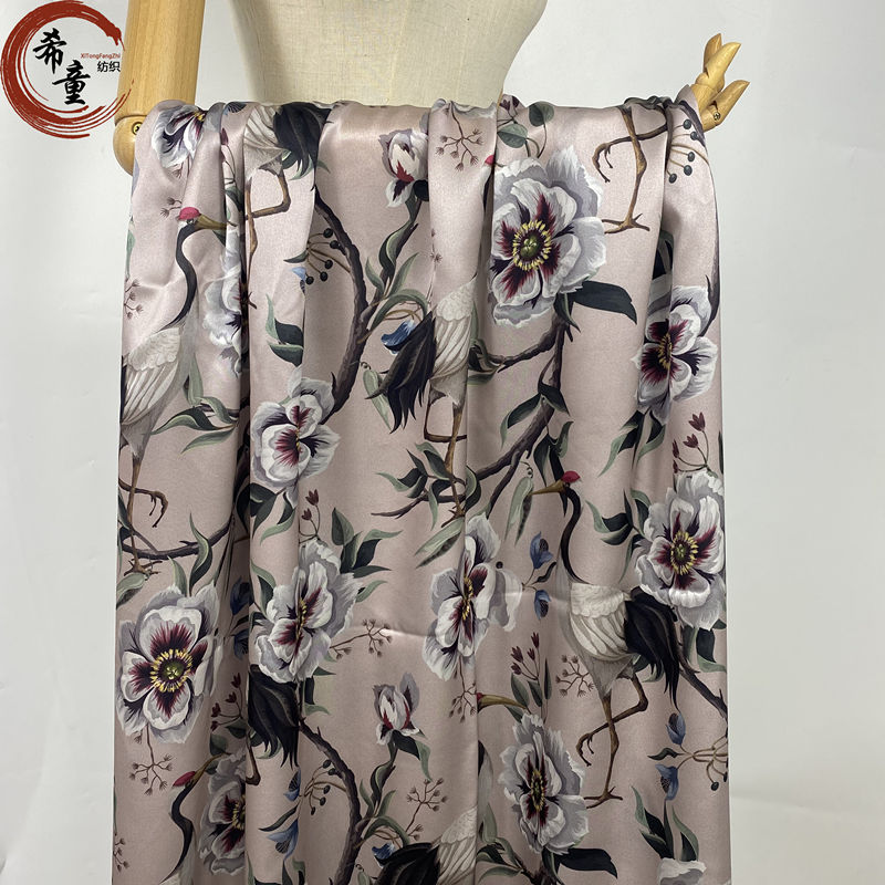 100% POLYESTER SOFT PINK DIGITAL PRINT SOFT SATIN FABRIC FOR WOMEN DRESS AND PAJAMAS