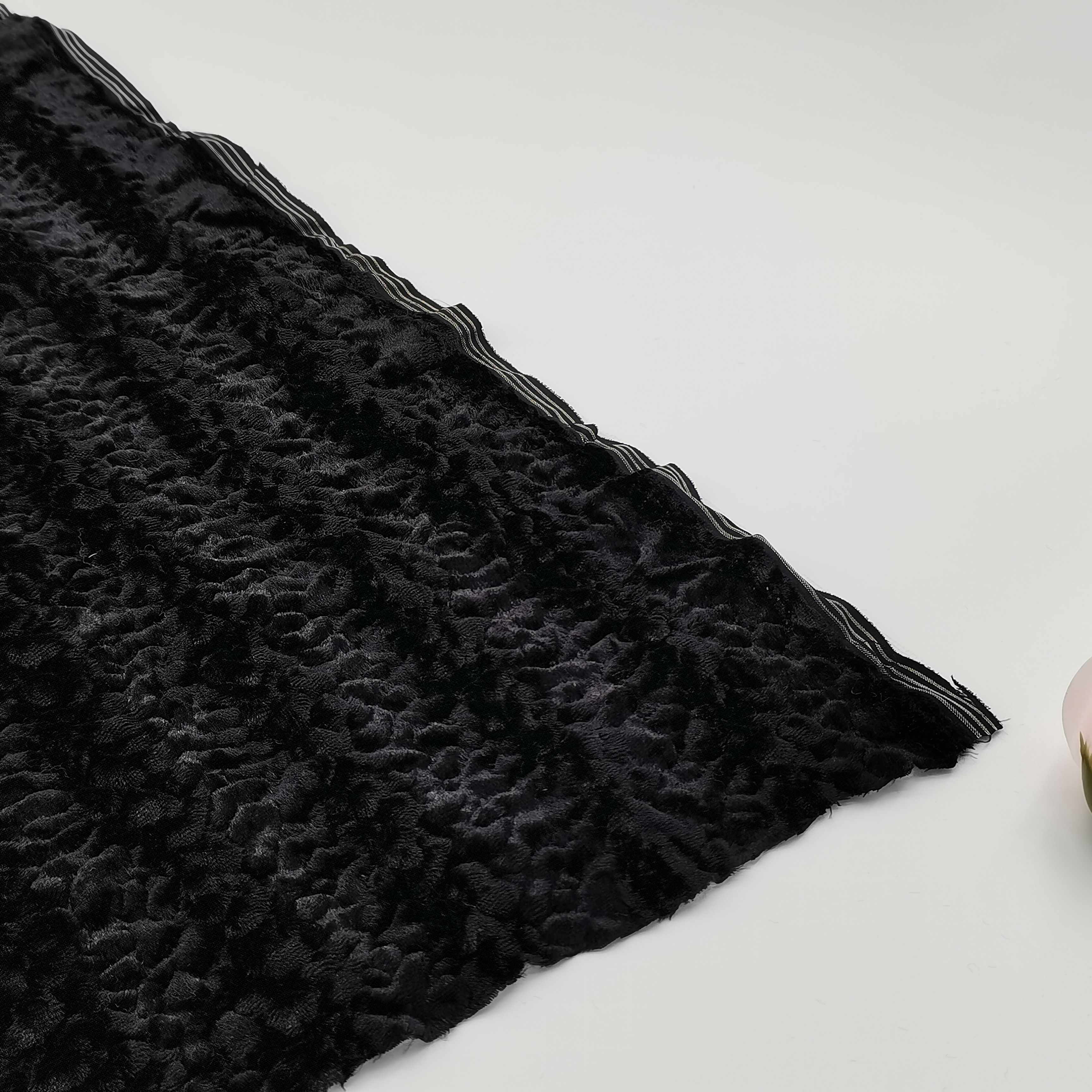 Hot sale black color 100% polyester velvet quilted fabric for outerwear