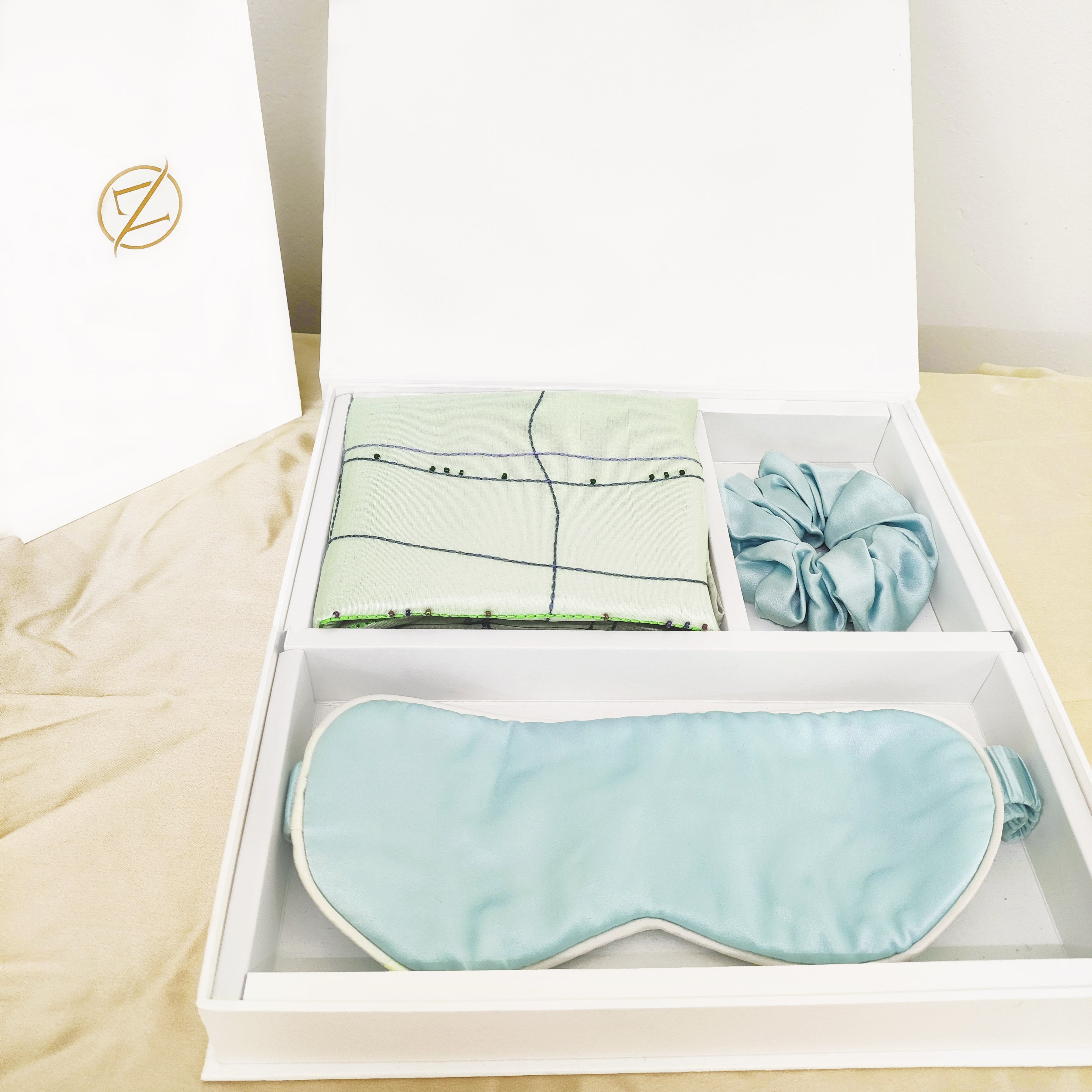 Wholesale Premium Quality 100% 6A Grade Mulberry Silk Satin Eye Mask Silk Hair Scrunchies Silk Pillow case Set With Custom Box