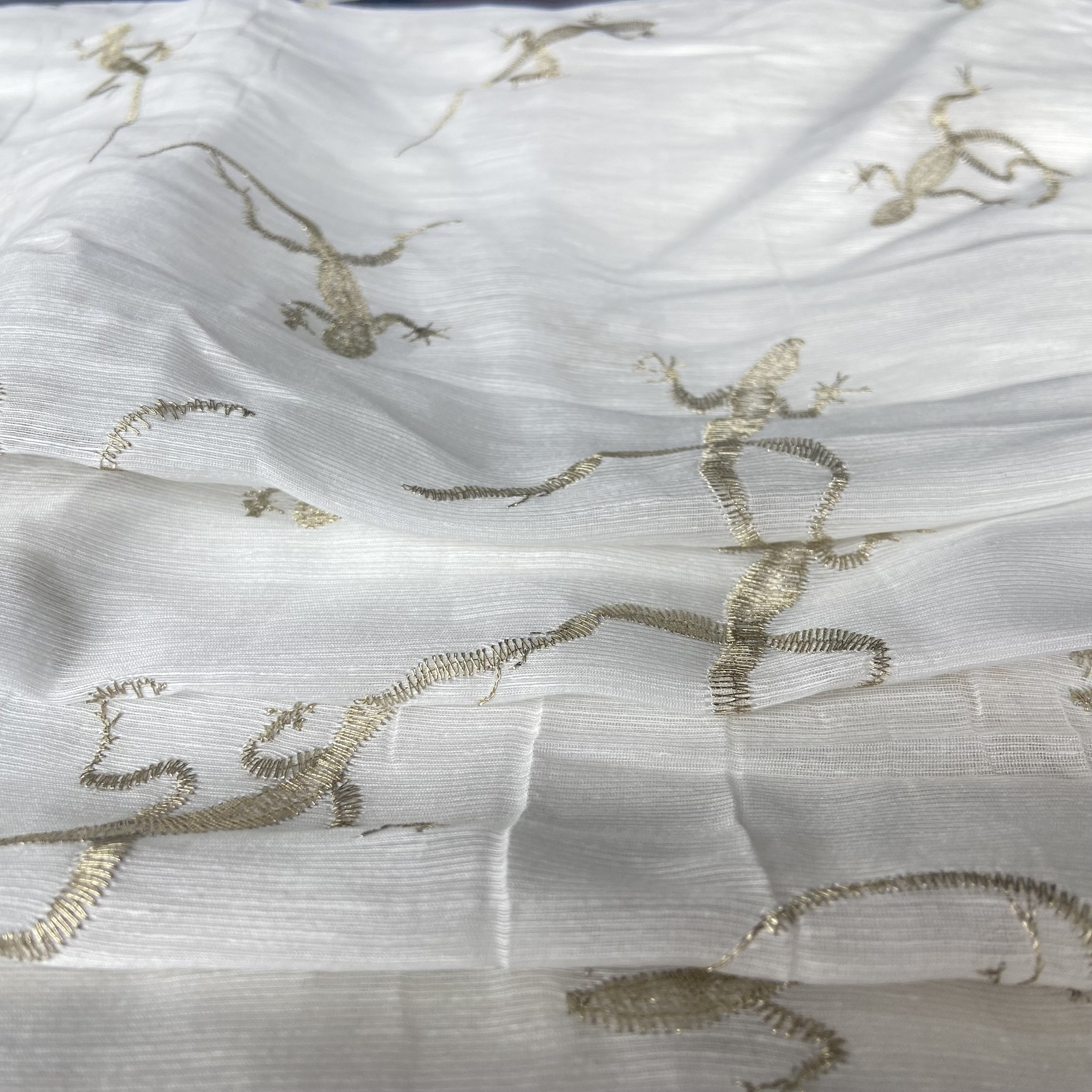 Fashion Design Soft 75% Linen 25% Silk Gold Metallic Lizard Pattern Colored Embroidery Fabric For T-Shirt And Women Clothing