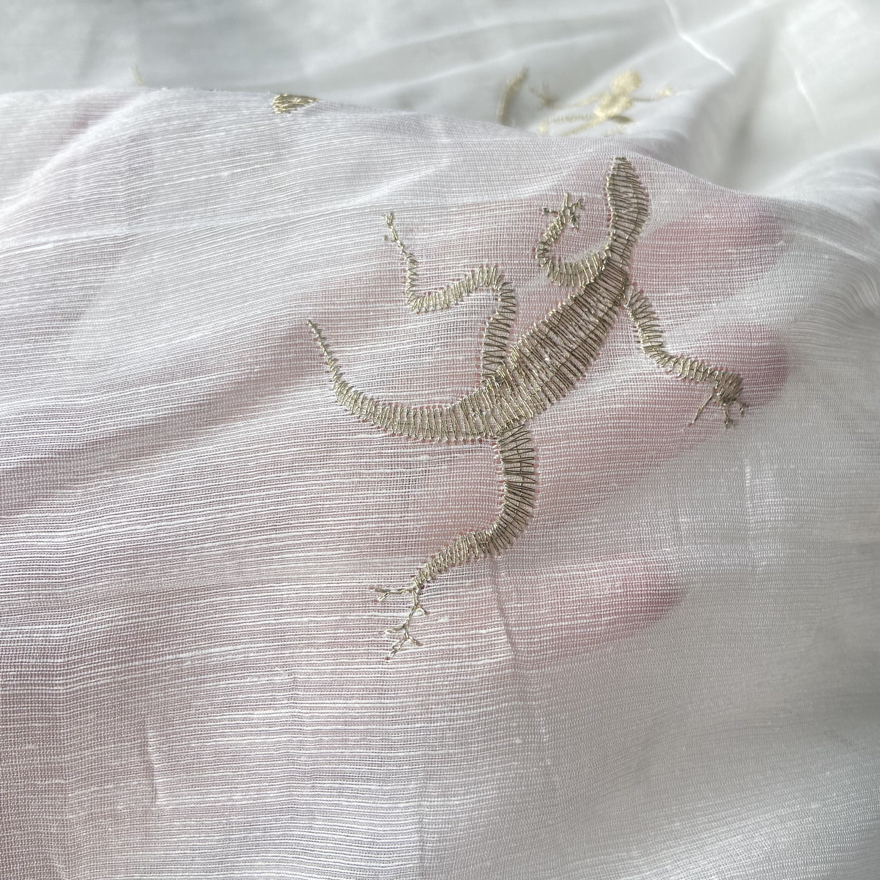 Fashion Design Soft 75% Linen 25% Silk Gold Metallic Lizard Pattern Colored Embroidery Fabric For T-Shirt And Women Clothing