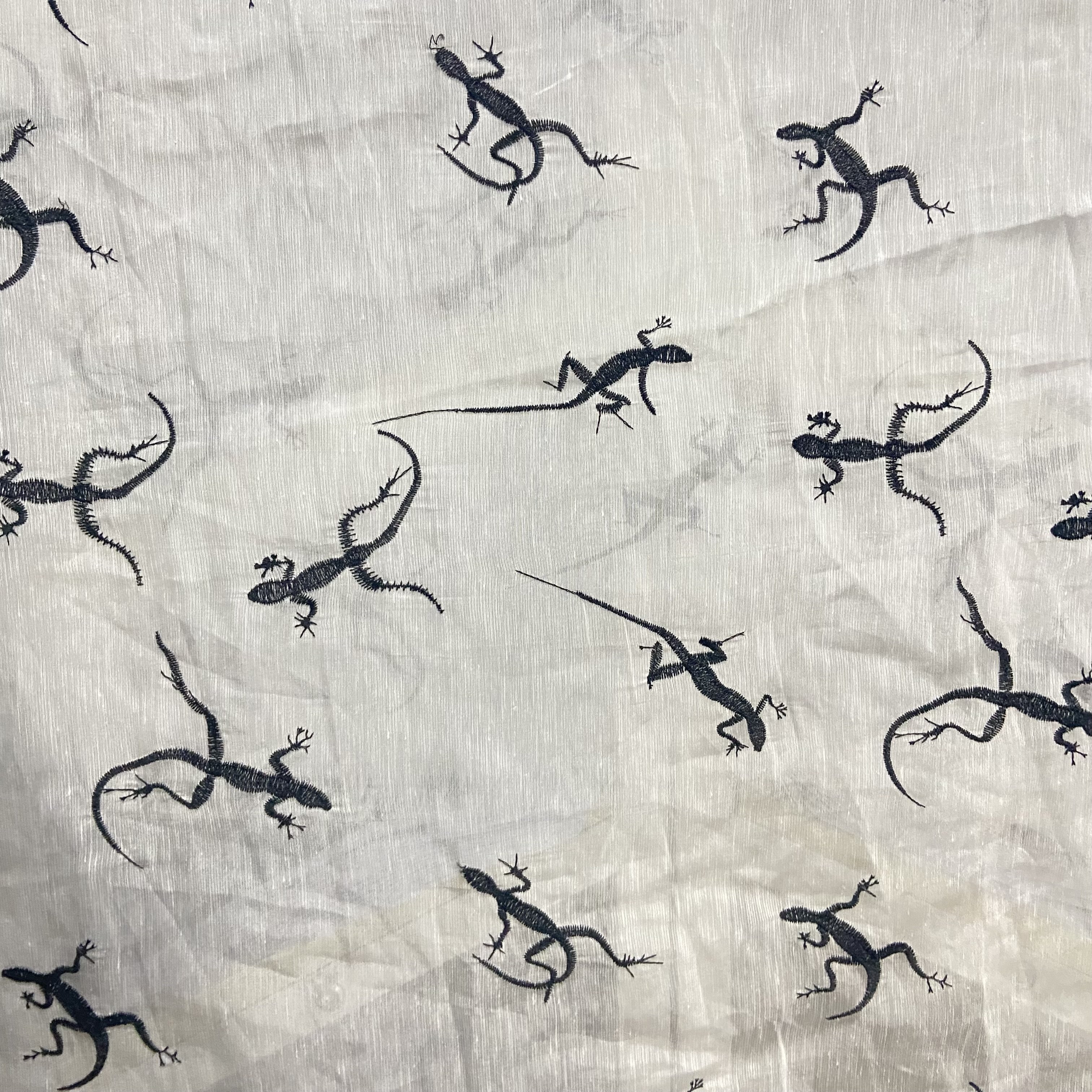 Fashion Design Soft 75% Linen 25% Silk Gold Metallic Lizard Pattern Colored Embroidery Fabric For T-Shirt And Women Clothing
