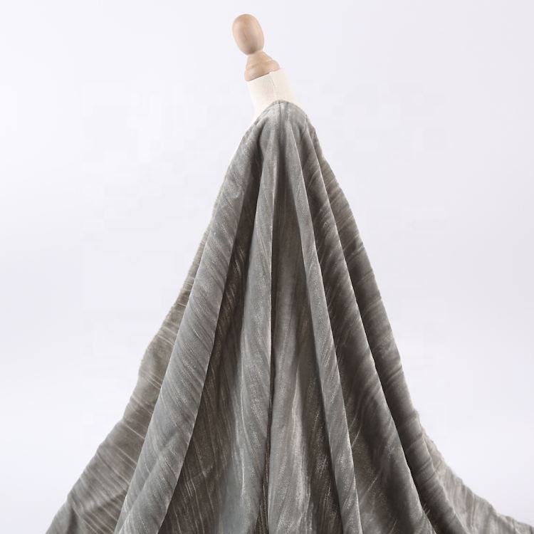 Wholesale fashion 100% polyester wrinkle 9000 dyed grey korean velvet fabric for women's clothing new version