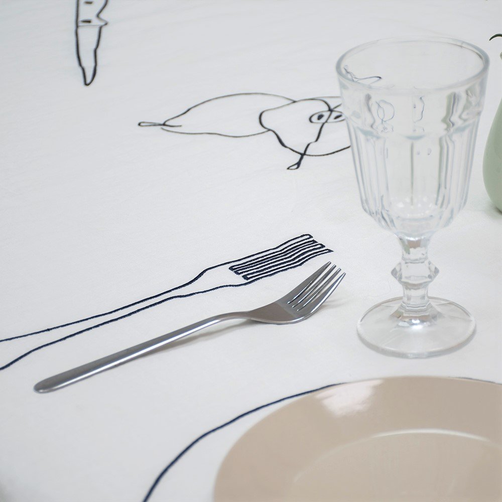 custom embroidered pattern linen fold napkin custom or standard french organic linen fabric for table cloth
