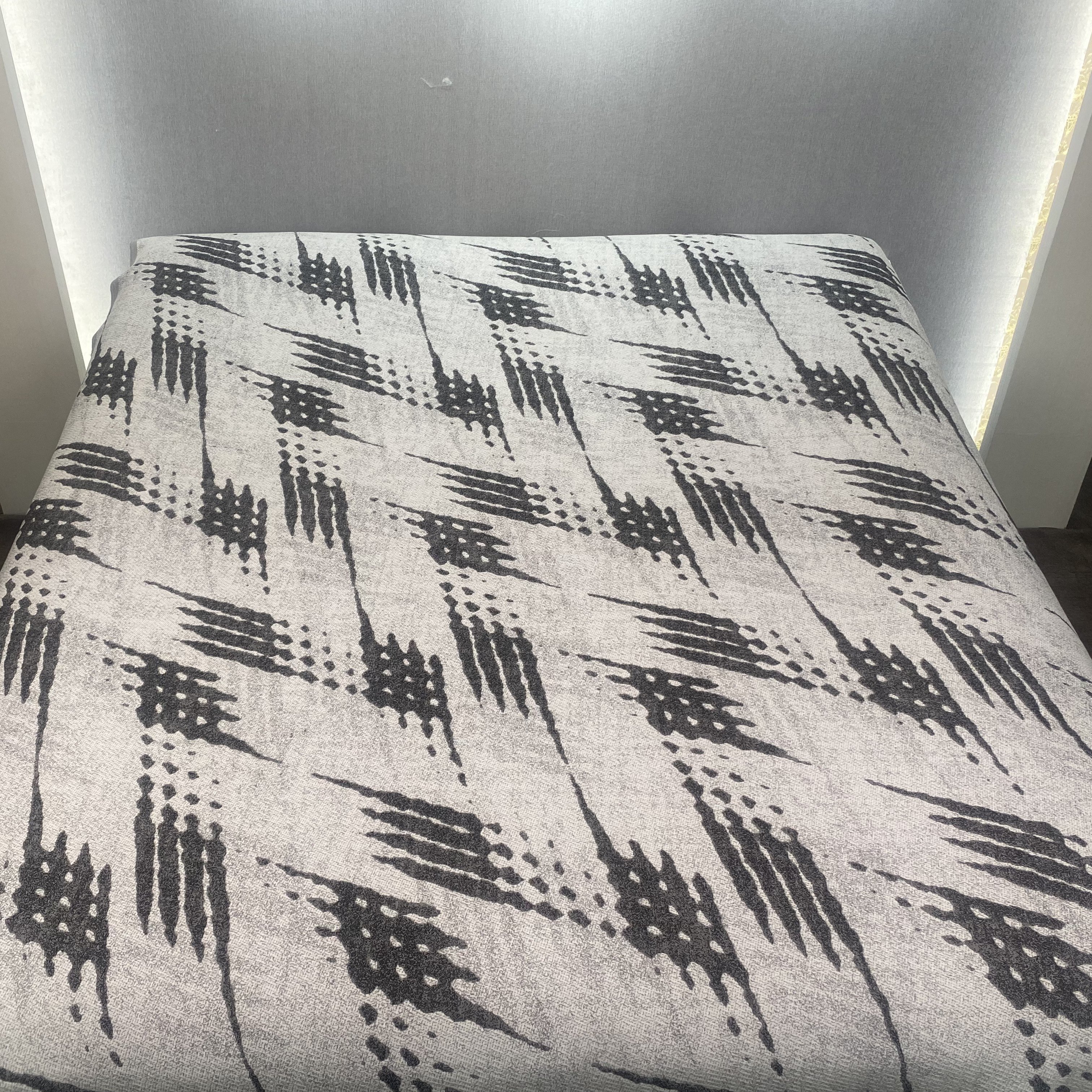 Factory direct sale new design waterproof jacquard 100% polyester anti shrink knitted mattress ticking fabric