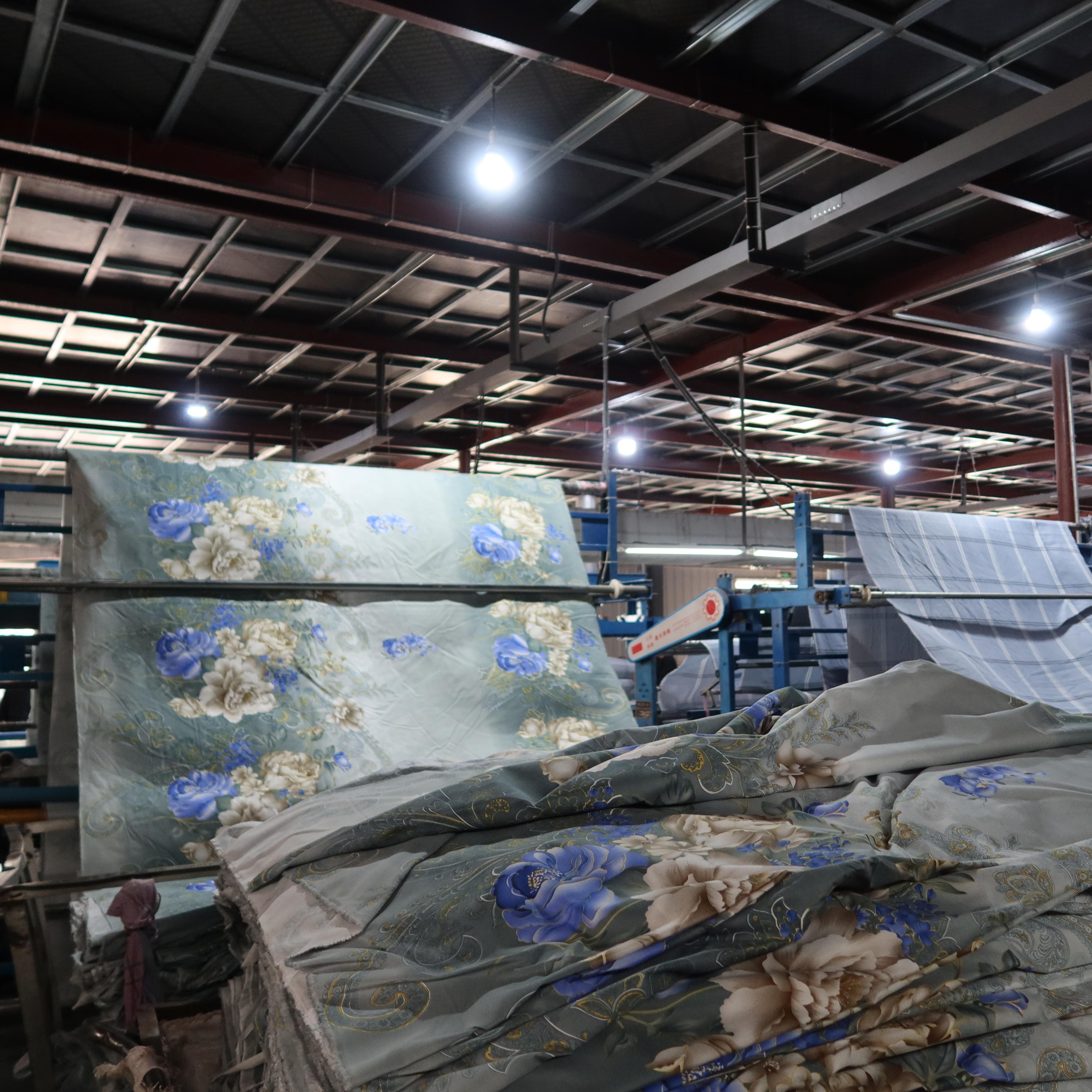 Factory low price China supply microfiber material woven disperse bed sheet printed hometextile polyester fabric for bedding