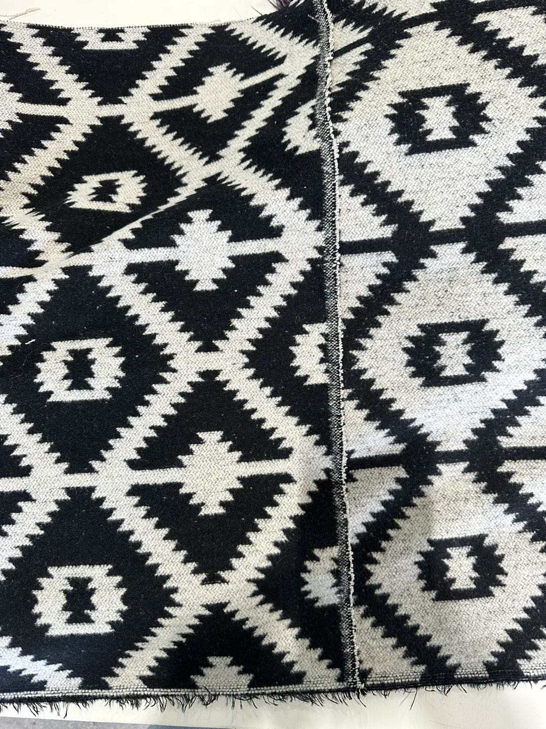 Wholesale price ready to ship soft winter warm aztec upholstery southwest pattern outdoor woolen fabric