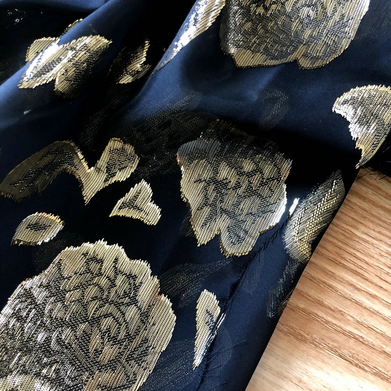 Customized Viscose Silk Velvet Fabric Chiffon Fabric 70D Gold Metallic Yarn Design 100% Polyester Fabric Jacquard Flower Woven