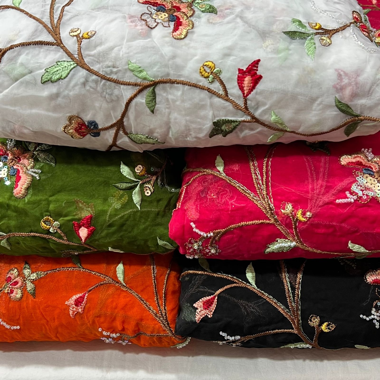 Black Digital Printed Cotton Polyester Custom Flower Print Indian Fabrics Supplier For Dress And Garments