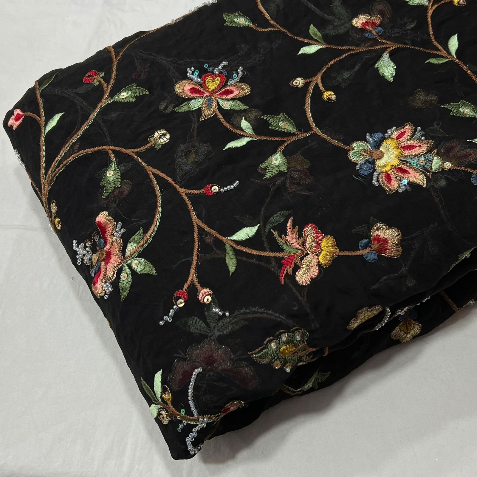 Black Digital Printed Cotton Polyester Custom Flower Print Indian Fabrics Supplier For Dress And Garments