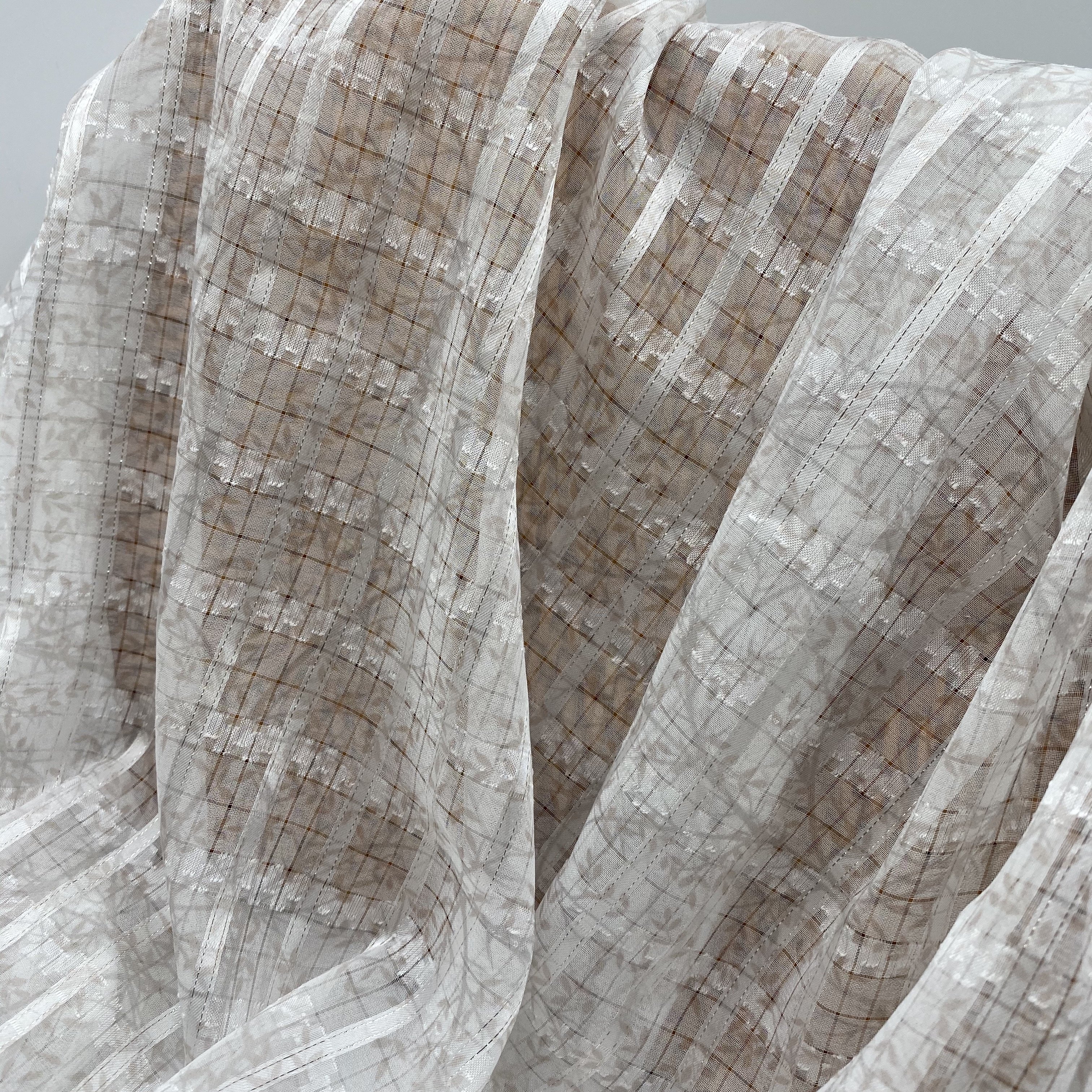 2021 new design 100% polyester woven cut flowers metallic jacquard chiffon fabric with stripe for clothing