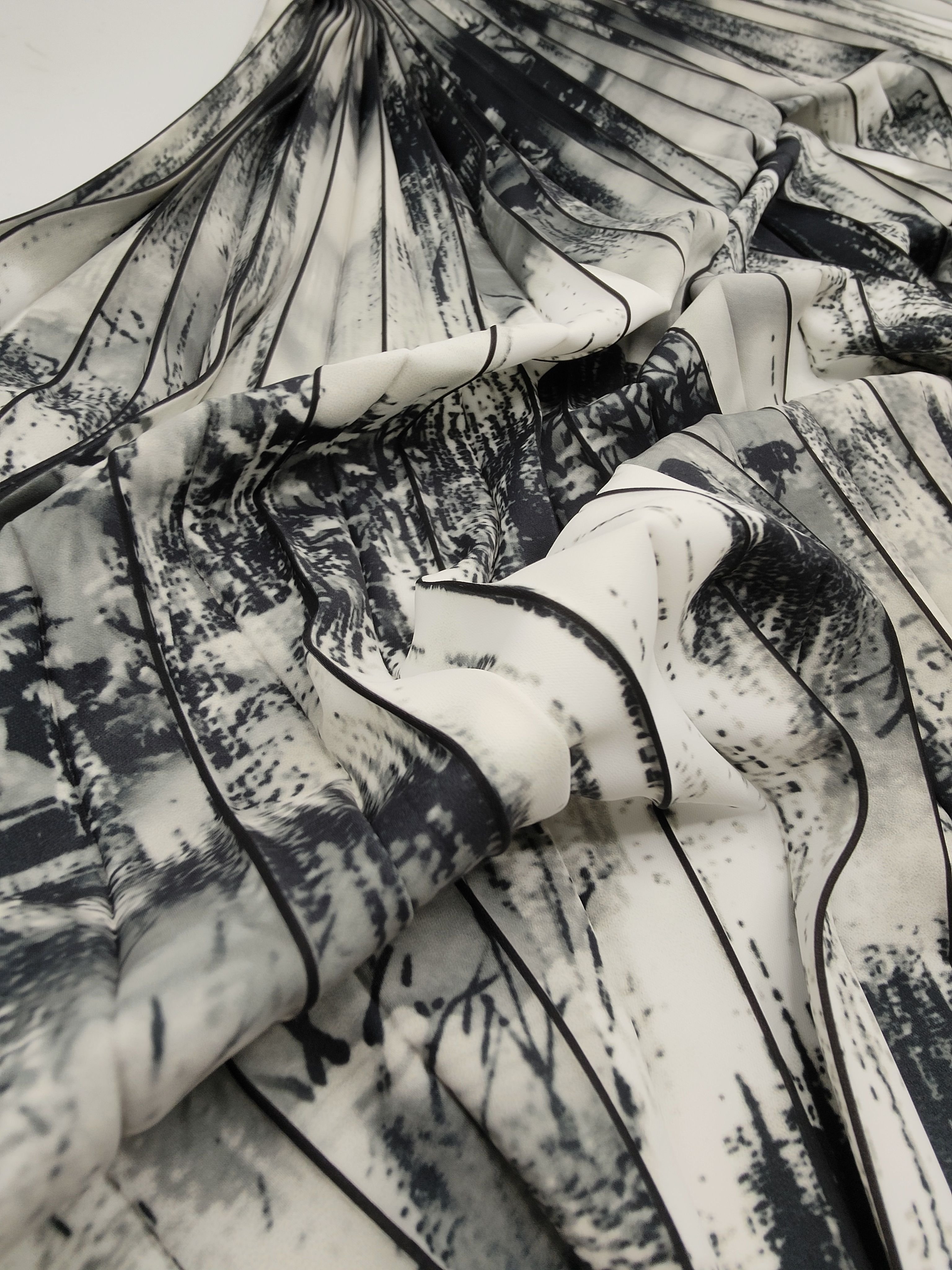 Hot Sale 2023 100% Polyester Women Dress Printed Shade Designer Pleated Dress Chiffon Fabric