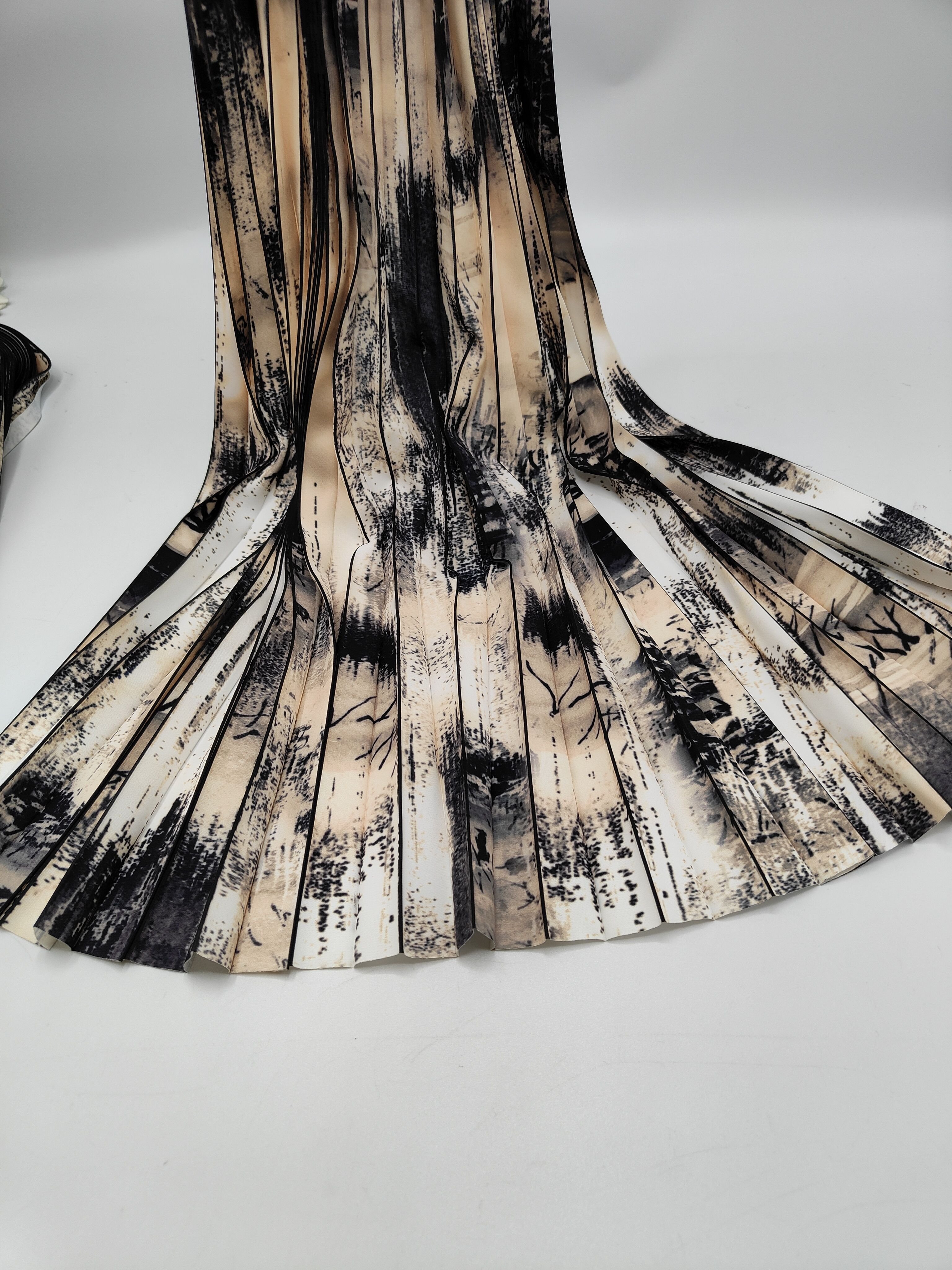Hot Sale 2023 100% Polyester Women Dress Printed Shade Designer Pleated Dress Chiffon Fabric