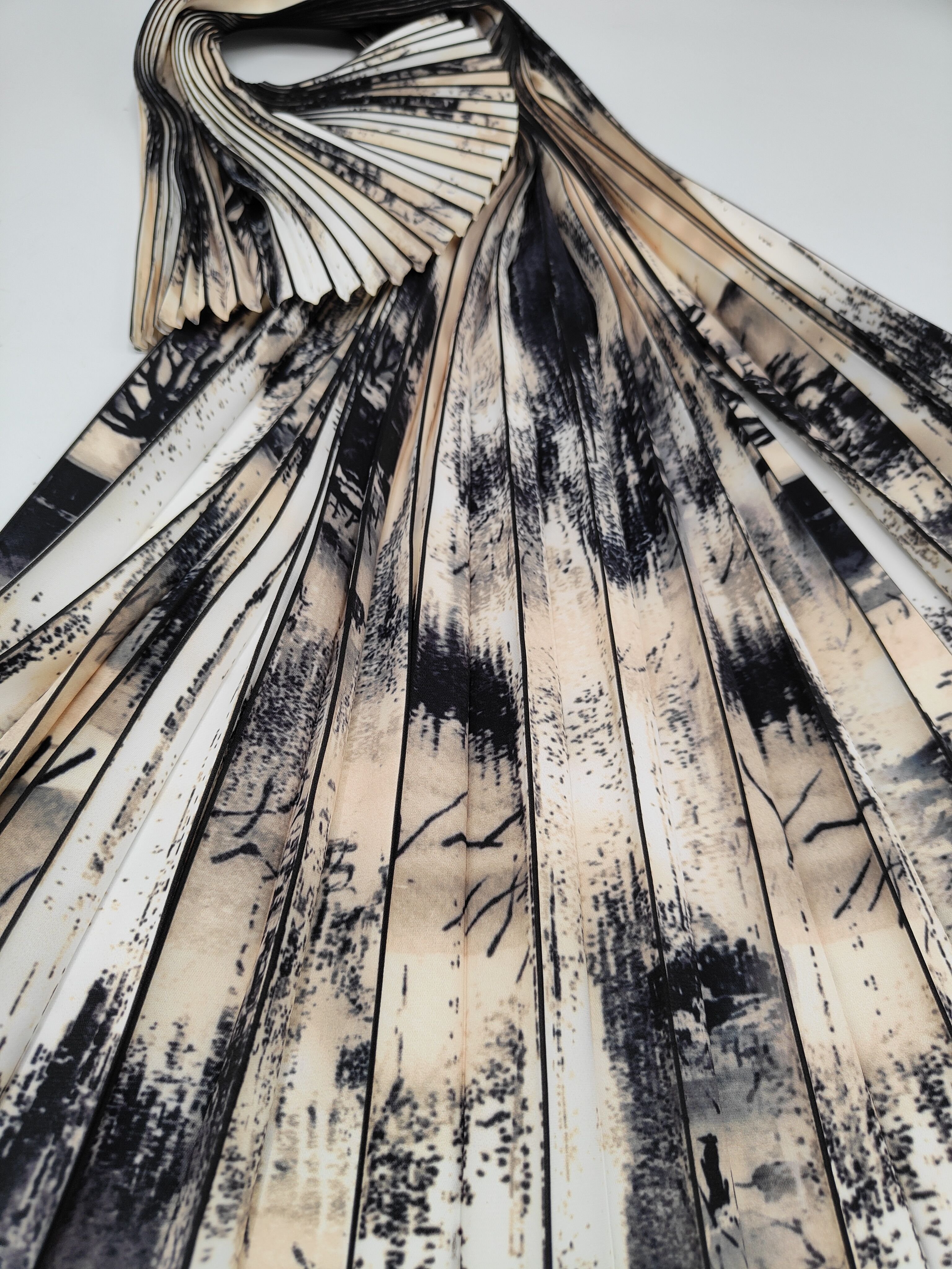 Hot Sale 2023 100% Polyester Women Dress Printed Shade Designer Pleated Dress Chiffon Fabric