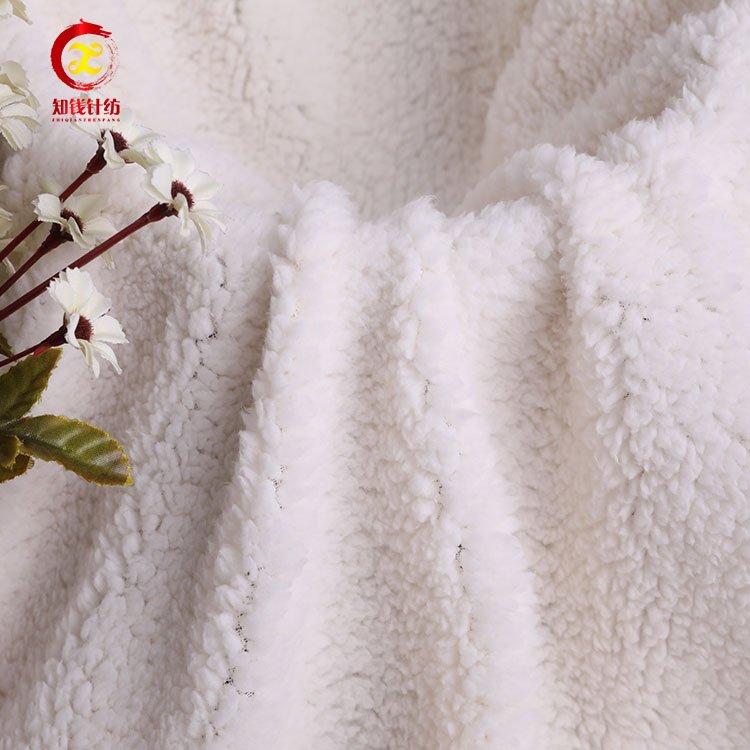 2023 Wholesale knitted beige sherpa fleece fabric for garment