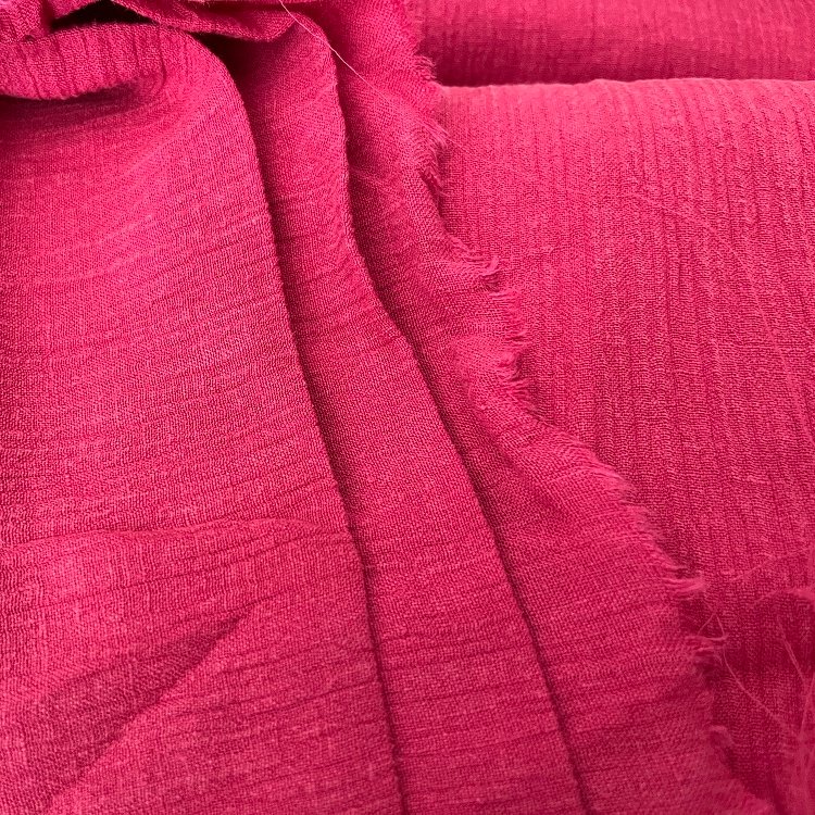 Sand-washed 100% natural linen pleated fabric suitable for home textiles and clothing manufacturing Soft and cool fabric