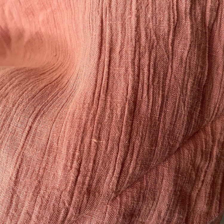 Sand-washed 100% natural linen pleated fabric suitable for home textiles and clothing manufacturing Soft and cool fabric