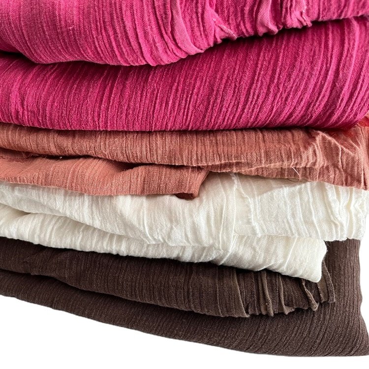 Sand-washed 100% natural linen pleated fabric suitable for home textiles and clothing manufacturing Soft and cool fabric
