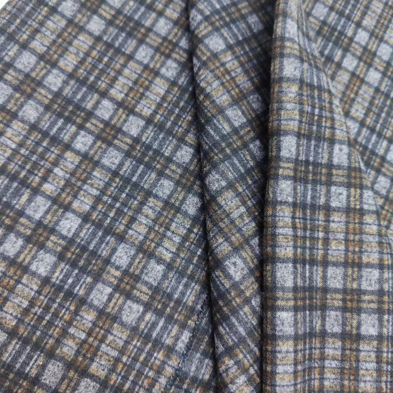 Custom woven tr dark grey waterproof plaid gents roma suit jacket fabric classic tartan men's suit fabric for clothing wholesale