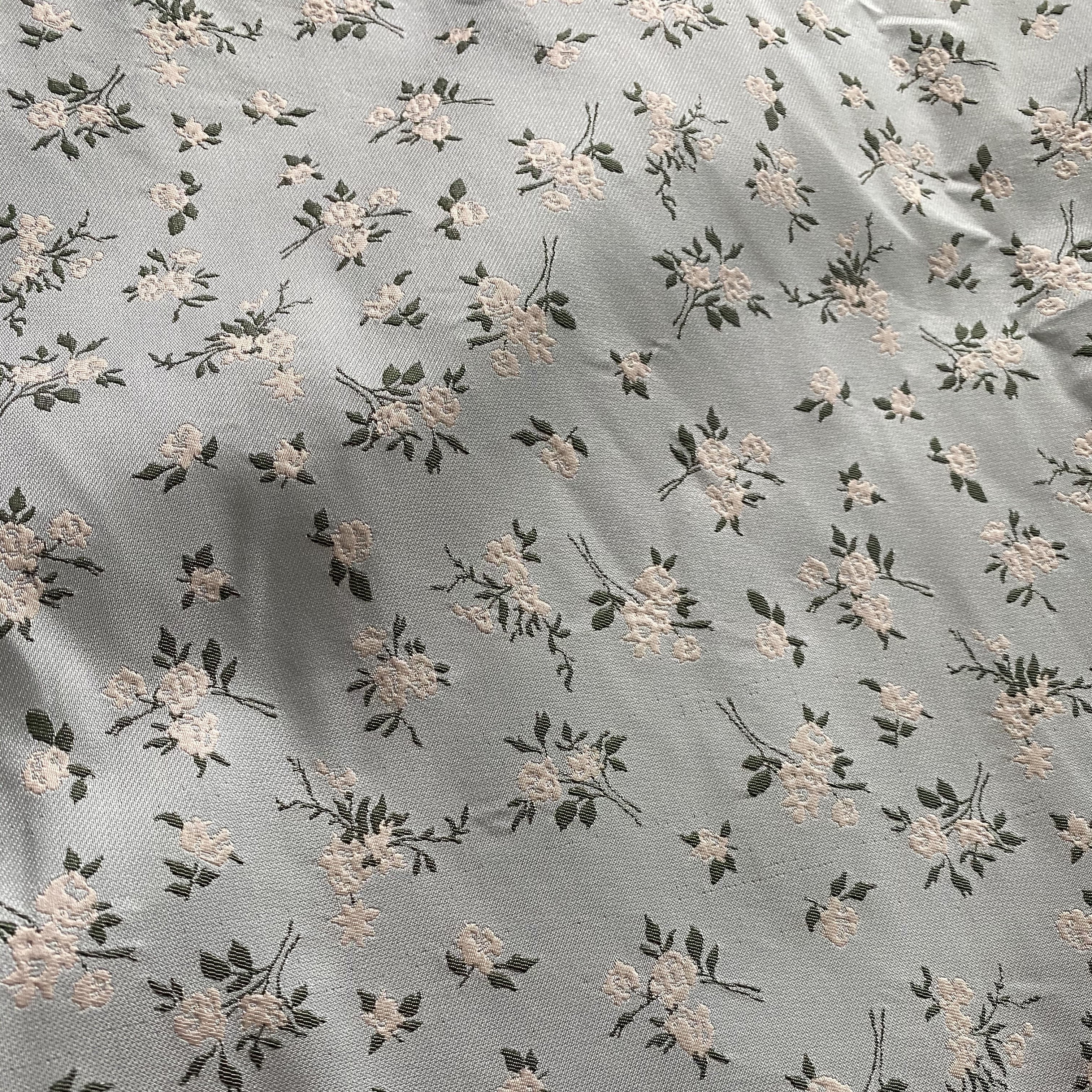 Custom Design Beautiful Flower Floral 100%Polyester Yarn Dyed Woven Brocade Jacquard Fabric For Women Dresses