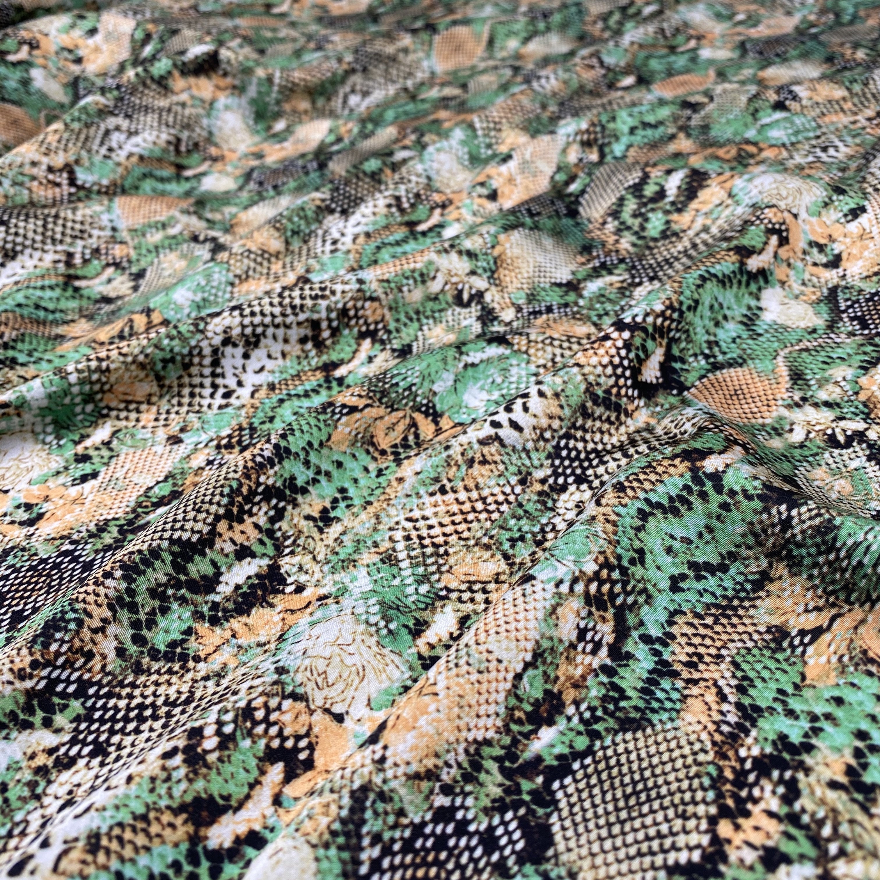 rFast delivery new fashion design clothing fabric animal printing fabric wholesale satin fabric material for garments