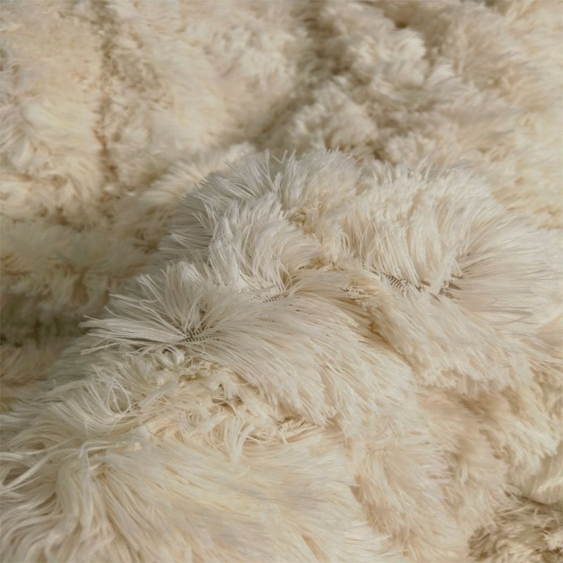 China Factory Soft Skin-Friendly 100% Polyester Plush Fabric for Making Coats Shoes and Carpets Toys