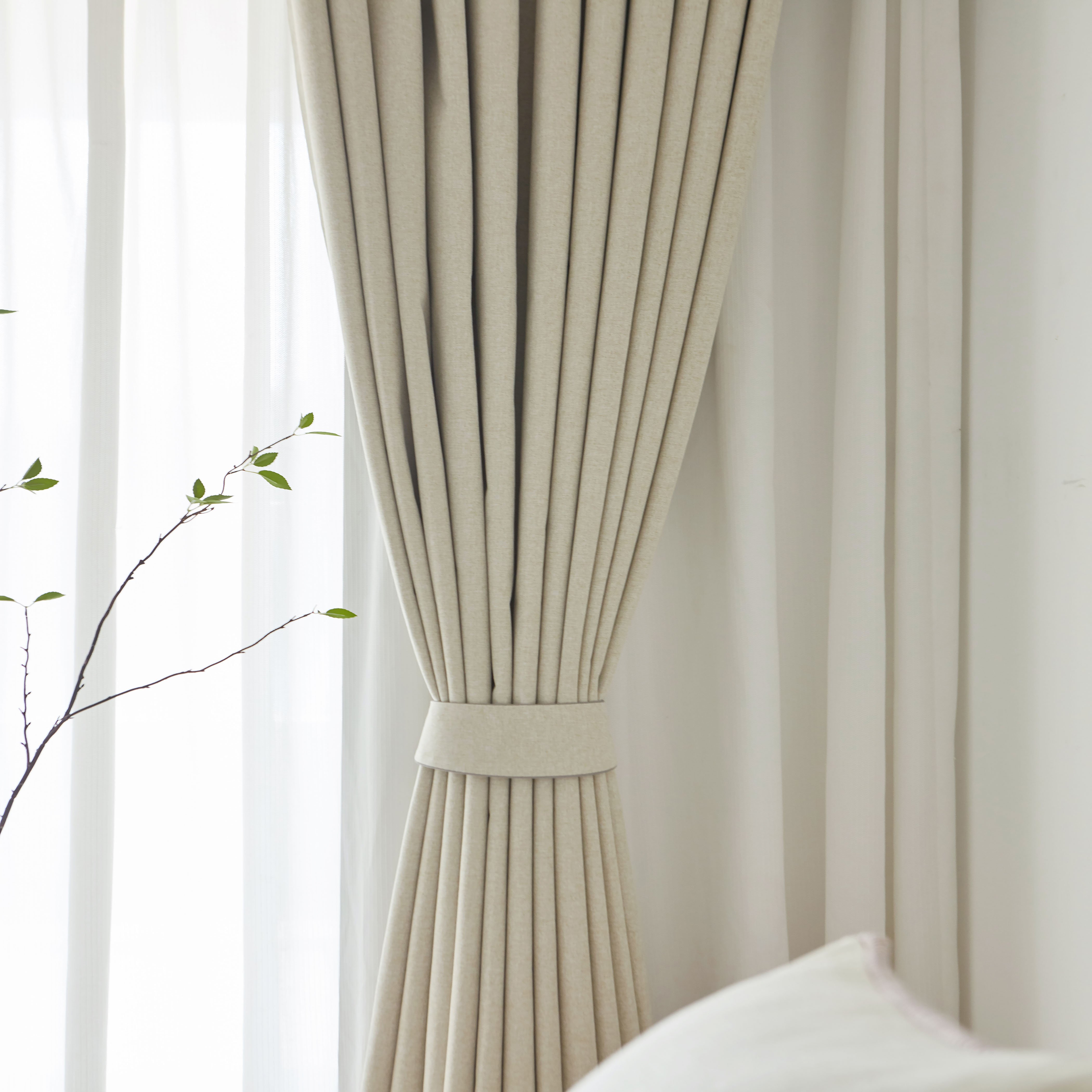 100% Polyester Heavy Velvet Curtains for Home Decorative Soft Solid Blackout Fabric with Woven Pattern Car Use Design