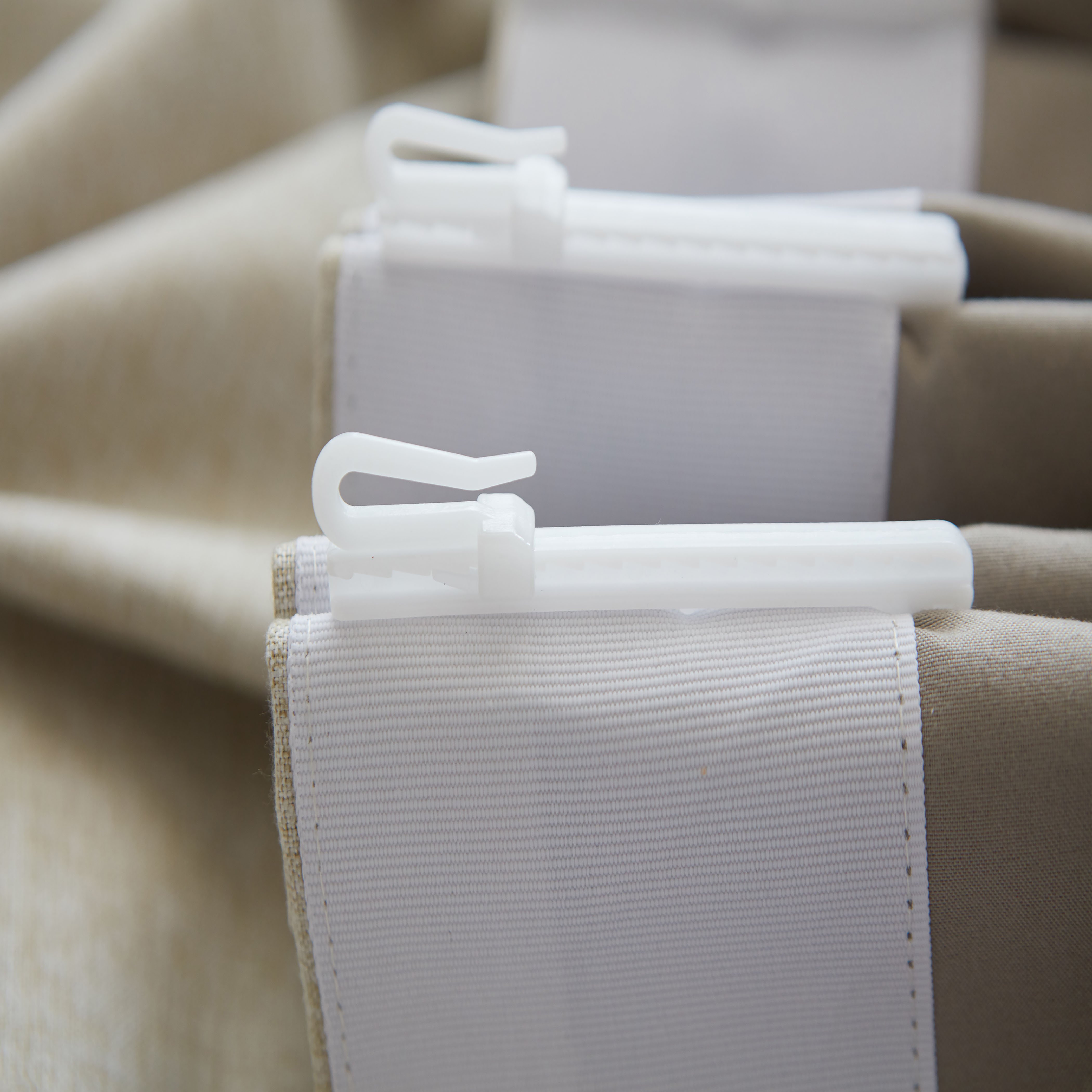 100% Polyester Heavy Velvet Curtains for Home Decorative Soft Solid Blackout Fabric with Woven Pattern Car Use Design